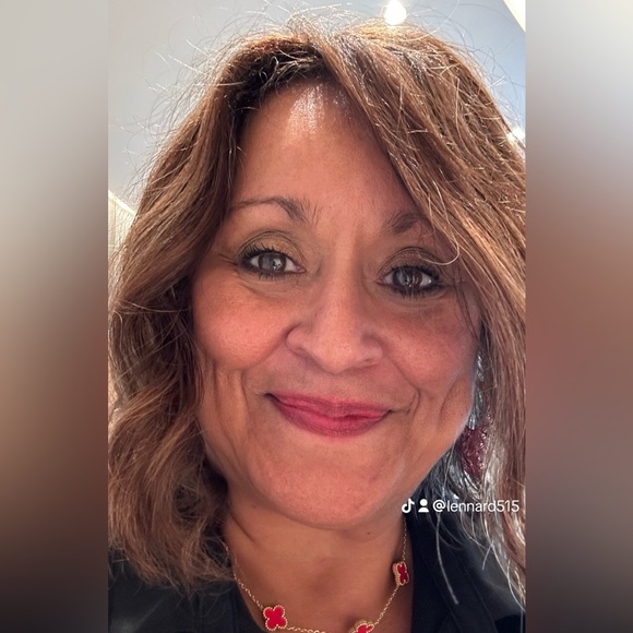 Meet your Posher, Alena - Picture 2 of 3